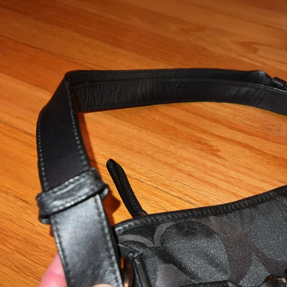 Coach Signature Chain Duffle - Picture 14 of 14